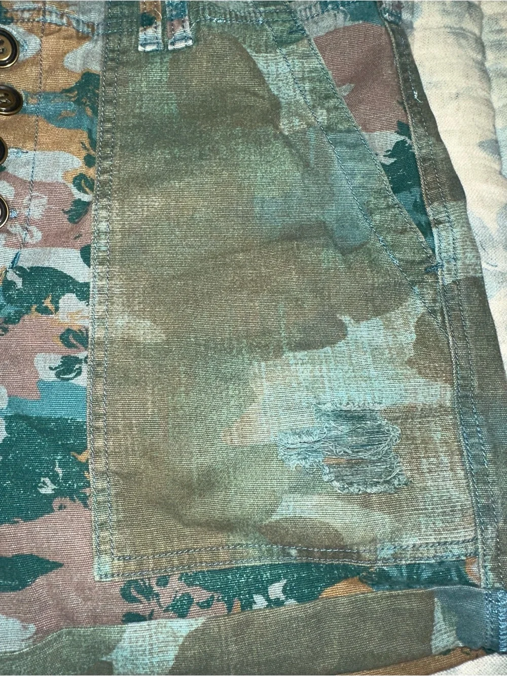 Anthropologie PILCRO Wanderer Camo Distressed shorts - Picture 7 of 9